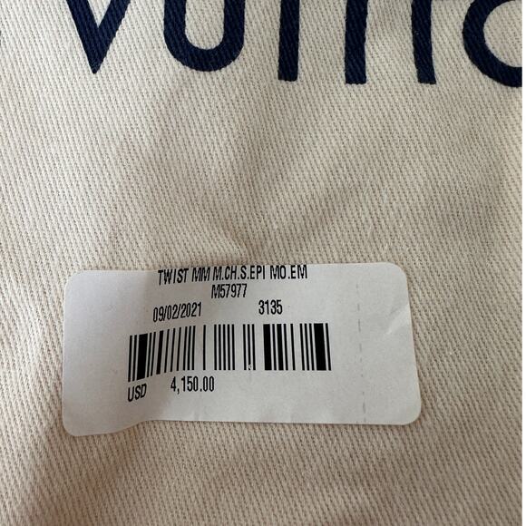 Louis Vuitton Twist MM Shoulder Bag – Emerald Epi Leather with Gold Hardware - Picture 15 of 16